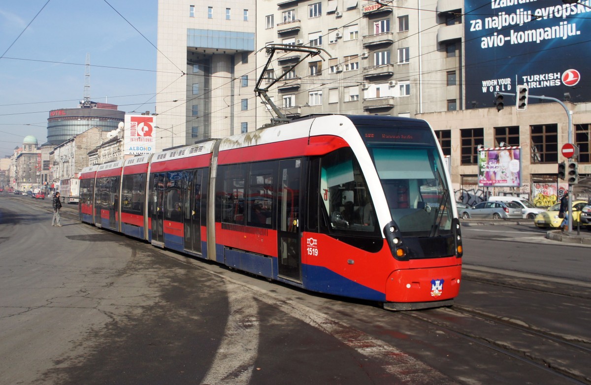 Serbien / Straßenbahn Belgrad / Tram Beograd: CAF Urbos 3 - Wagen 1519 der GSP Belgrad, aufgenommen im Januar 2016 am Hauptbahnhof von Belgrad.