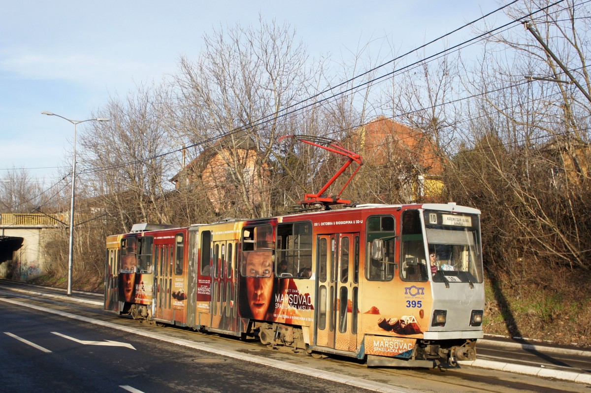 Serbien / Straßenbahn Belgrad / Tram Beograd: Tatra KT4YU - Wagen 395 der GSP Belgrad, aufgenommen im Januar 2016 in der Nähe der Haltestelle  Voždovac  in Belgrad.