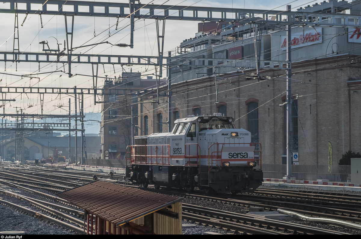 Sersa Am 843 151  Trudy  erreicht am 9. Dezember 2016 den Bahnhof Winterthur.