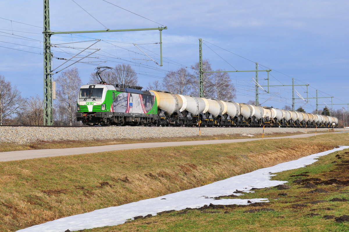 SETG 193 219  Stille Nacht  mit einem Kesselwaggon-Ganzzug am 24.02.19 bei Übersee am Chiemsee.