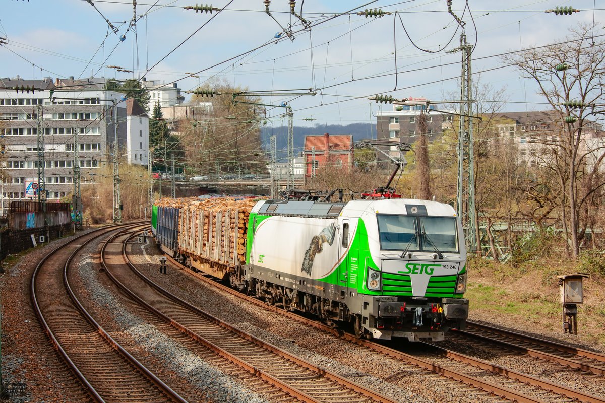 SETG 193 240  Adler  mit Holzzug in Wuppertal, am 03.04.2021.