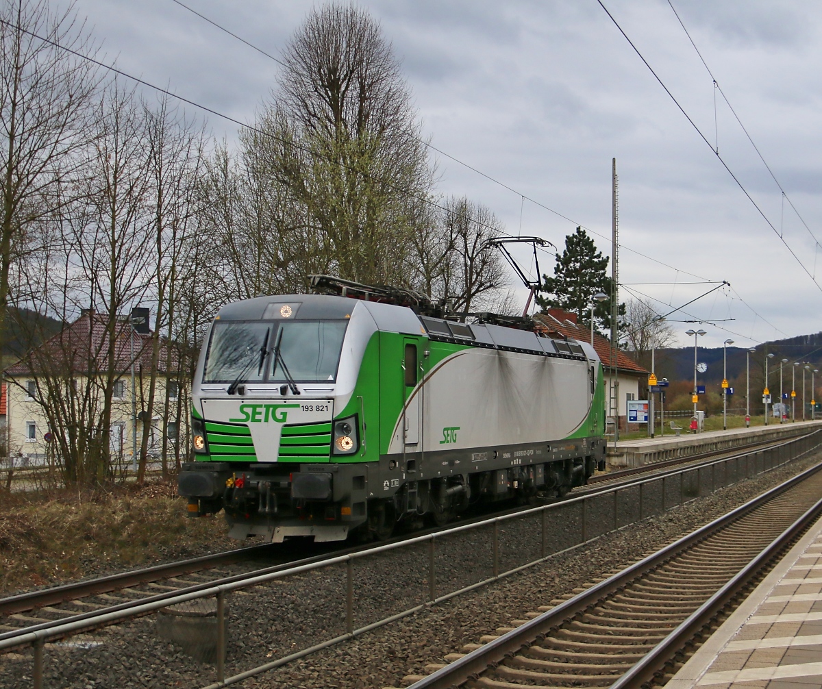 SETG 193 821 kam am 28.03.2016 als Tfzf in Richtung Norden durch Wehretal-Reichensachsen.