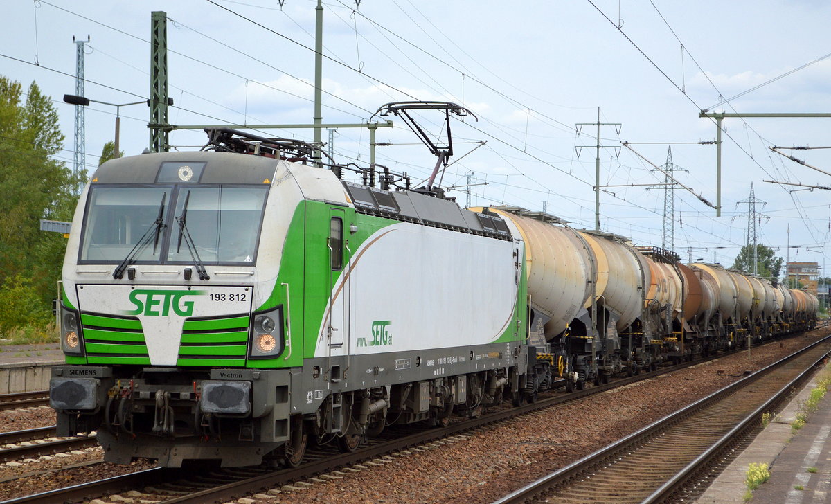 SETG - Salzburger Eisenbahn Transport und Logistik GmbH mit Rpool  193 812   [NVR-Nummer: 91 80 6193 812-5 D-Rpool] und Kesselwagenzug für Kreideschlamm  (leer) am 12.08.19 pausierend im Bahnhof Flughafen Berlin-Schönefeld vor der Weiterfahrt Richtung Süden.