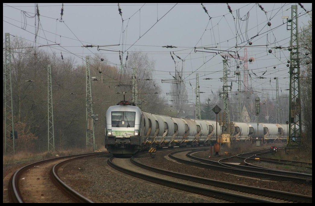 SETG Taurus 1116.912-5 hat hier gerade am 28.3.2005 mit einem Ganzzug in Richtung Münster den Bahnhof Hasbergen durchfahren.