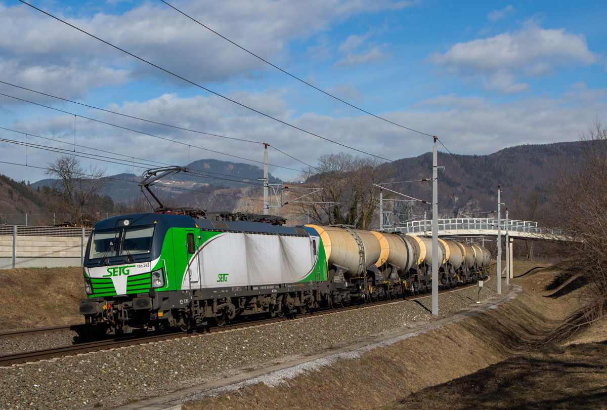 SETG

193 285 mit GAG 49861 nach Slowenien, Stübing, 16.02.2021 