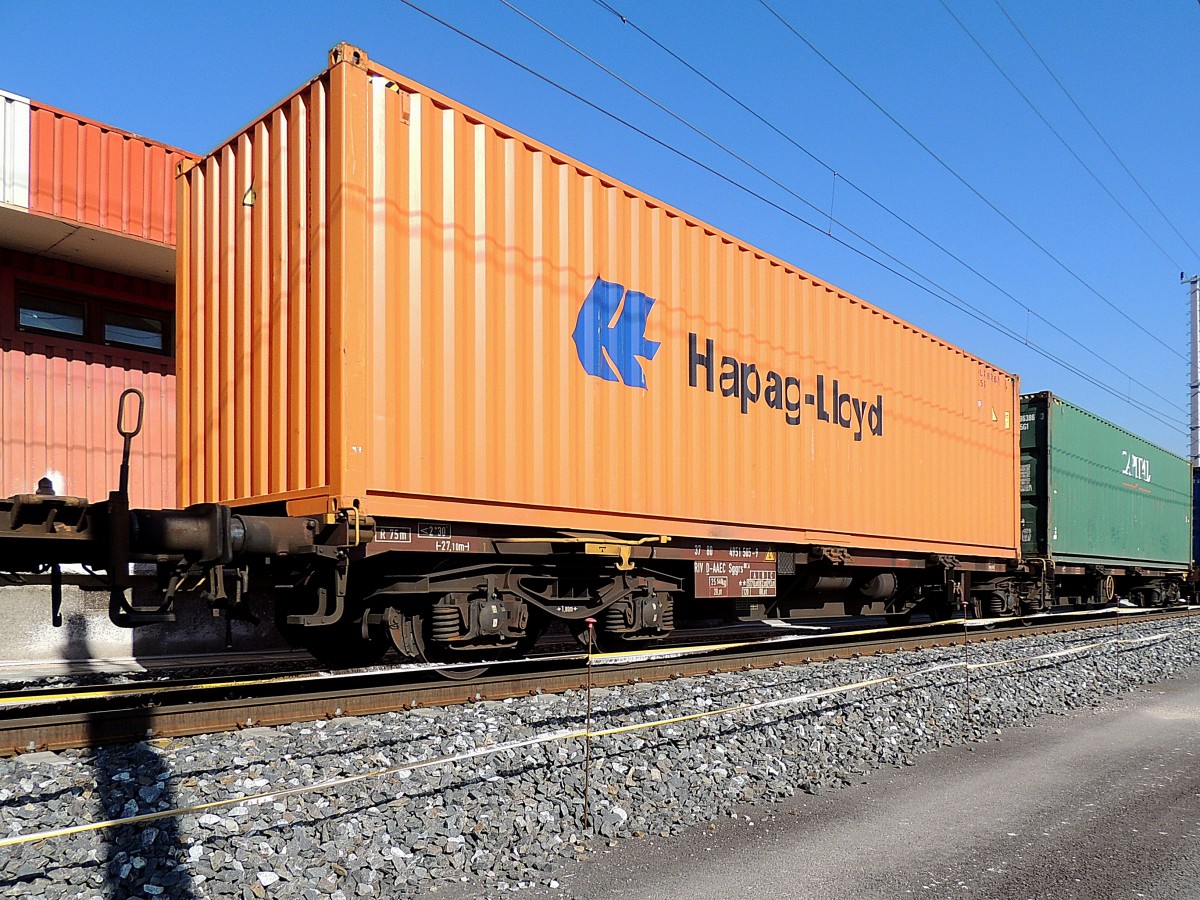 Sggrs 3780(D-AAEC)4951505-9, mit Containern beladen, bei Amstetten am Weg Richtung Linz; 140225