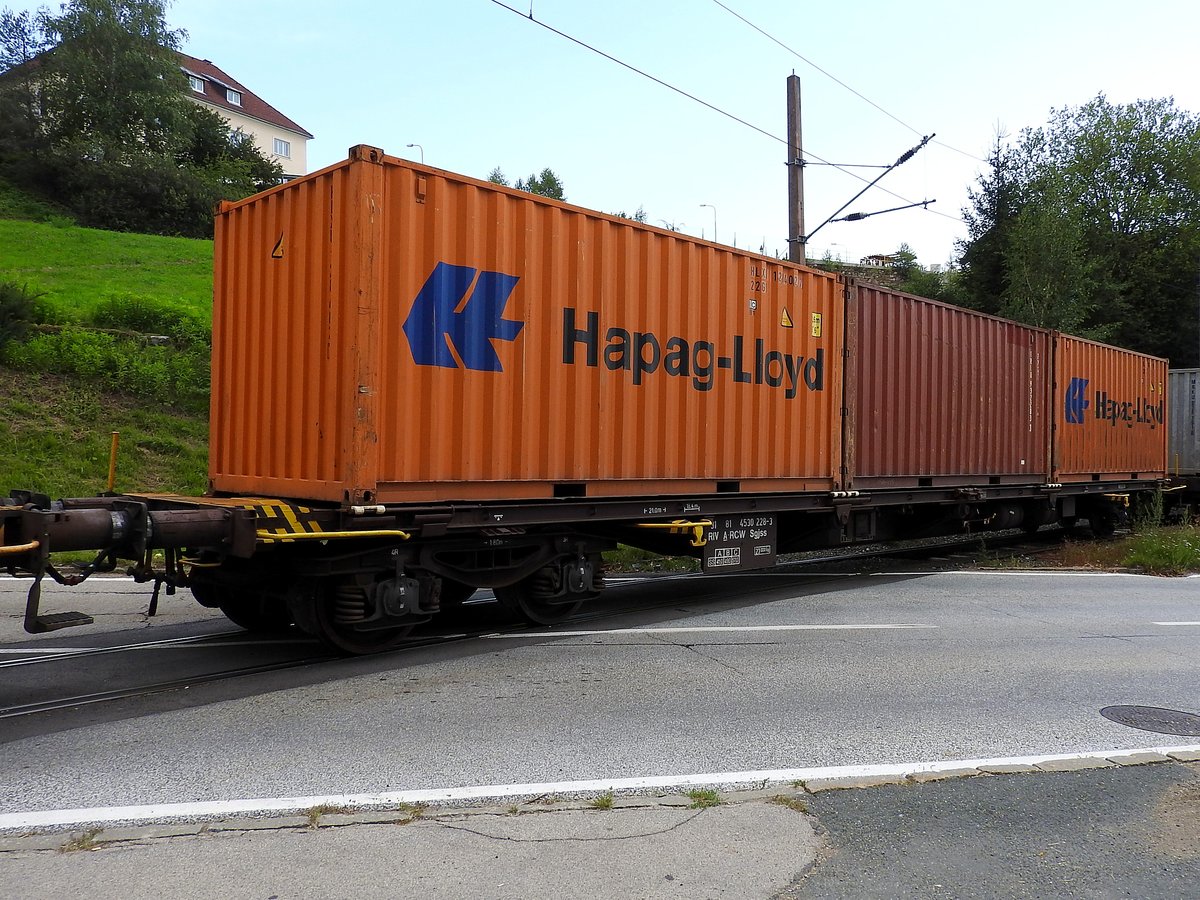 Sgjss 31 81 4530 361-2, wird mit beladenen Containern von den Treibacher-Werken abtransportiert; 170825