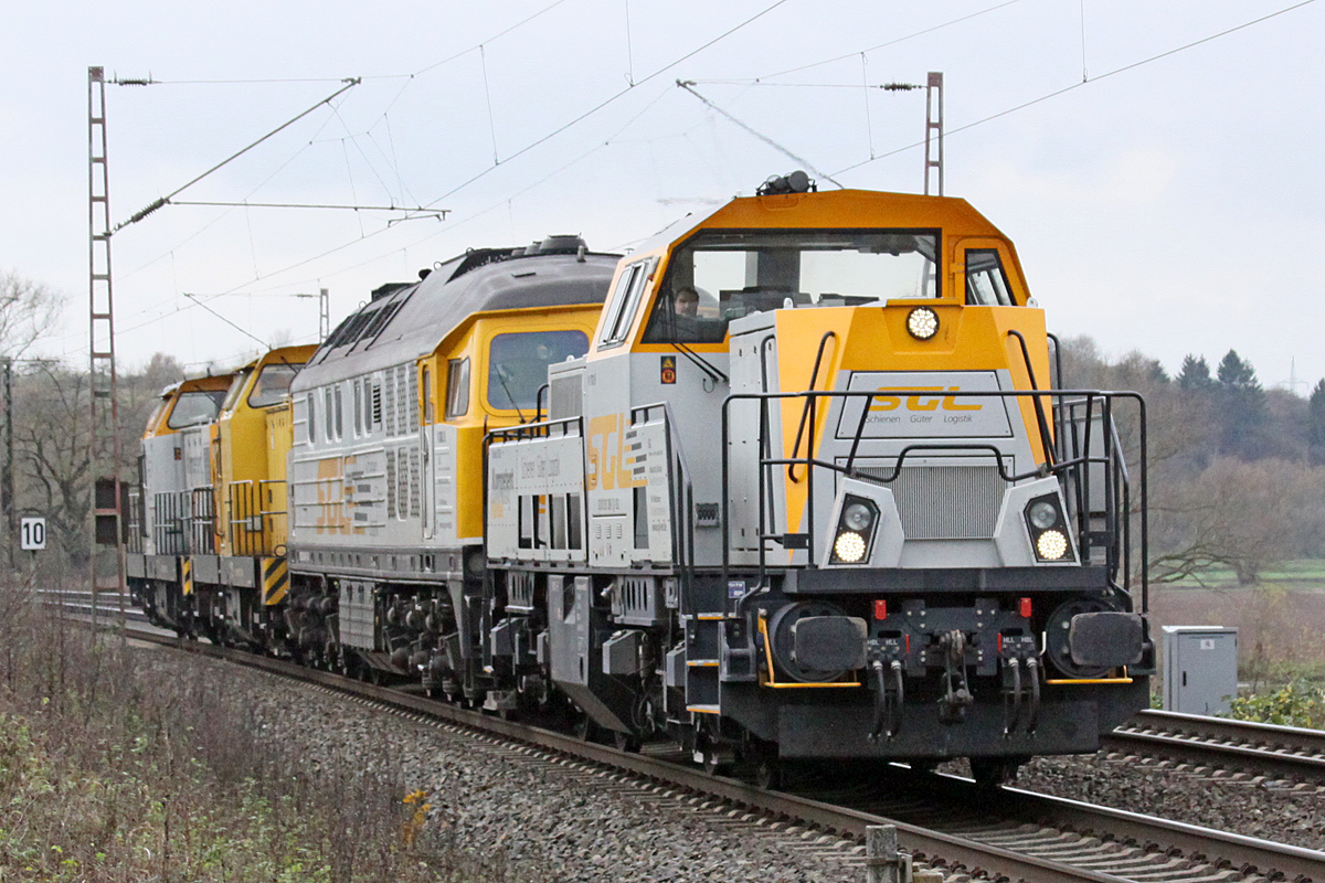 SGL Lokzug bestehend aus V170.19 , V300.18 , V150.01 u. V150.04 am 22.11.2017  12:17 nördlich von Salzderhelden  am BÜ75,1 in Richtung Kreiensen