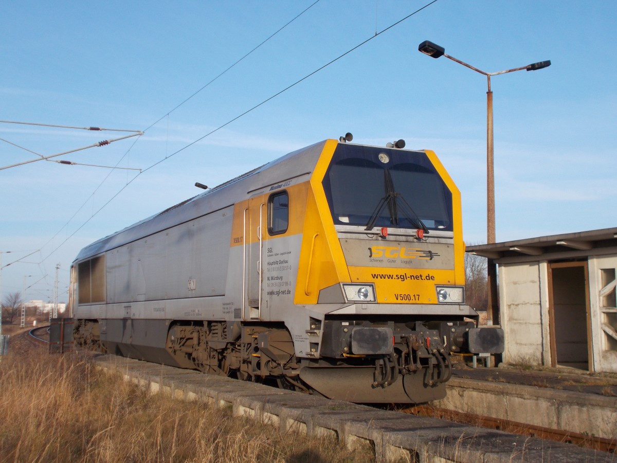 SGL Maxima V500.17,am 24.Dezember 2015,am Bahnsteig in Mukran Mitte.