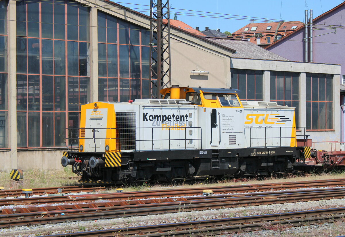 SGL V150.03 (92 80 1293 509-6 D-SGL) am 04.06.2023 mit einem Splzug in Wrzburg Hbf.
