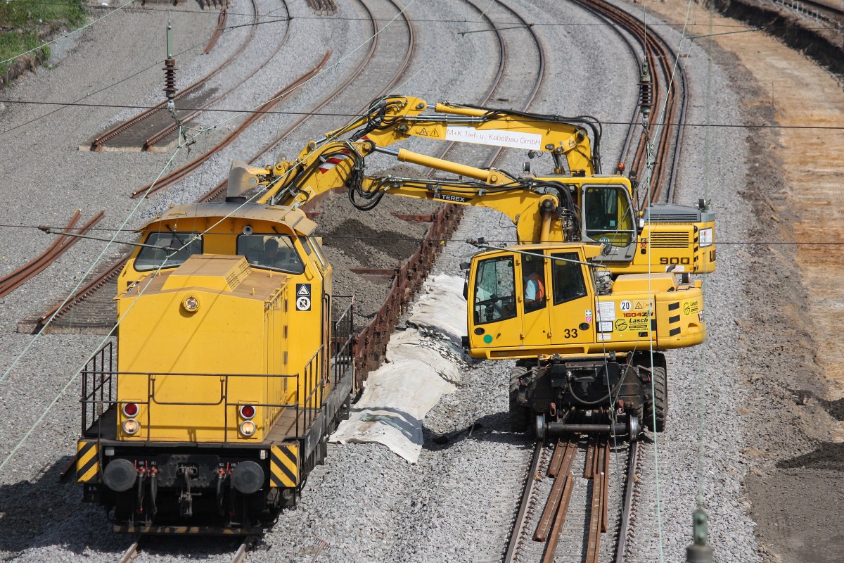 SGL V150.04 (293 510) am 4.8.13 bei Bauarbeiten in Duisburg-Entenfang.