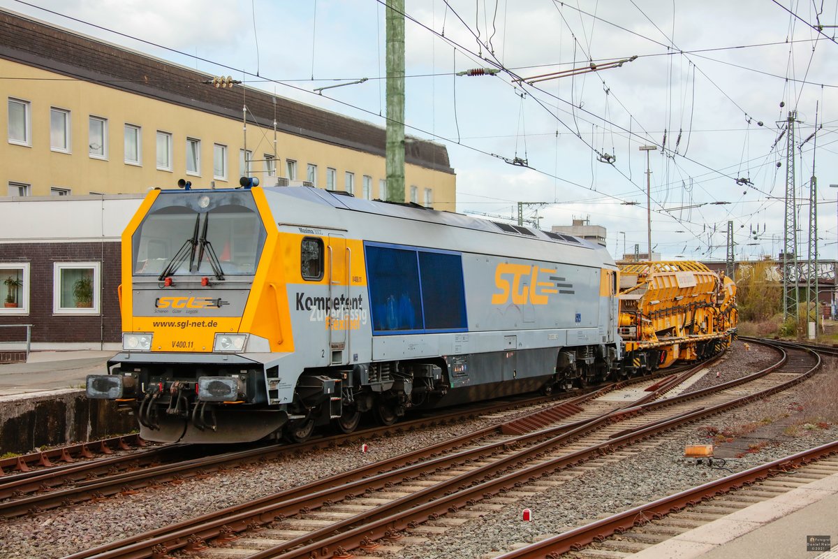 SGL V400.11 mit Bauzug in Bremen Hbf, April 2021.