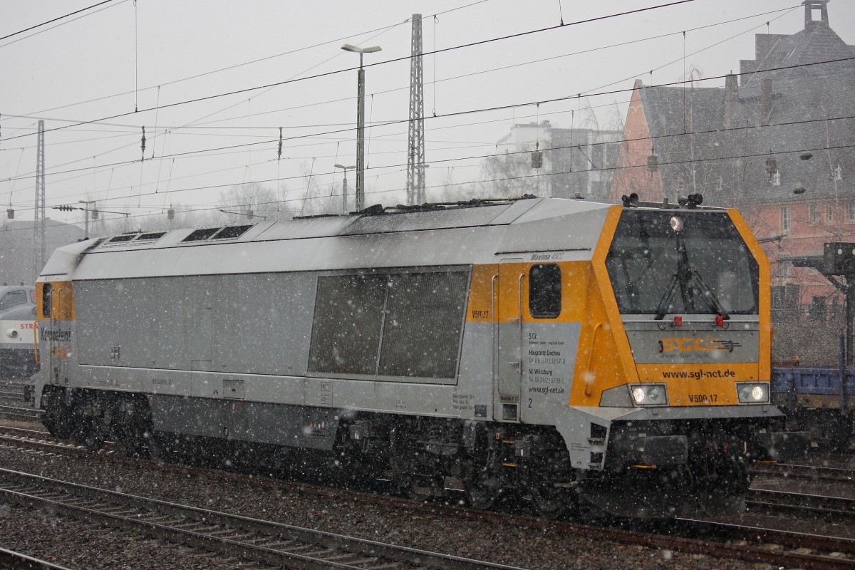 SGL V500.17 rangierte am 29.3.13 in Dsseldorf-Rath.Die Lok war dort mit weiteren Loks der SGL im Bauzugeinsatz.