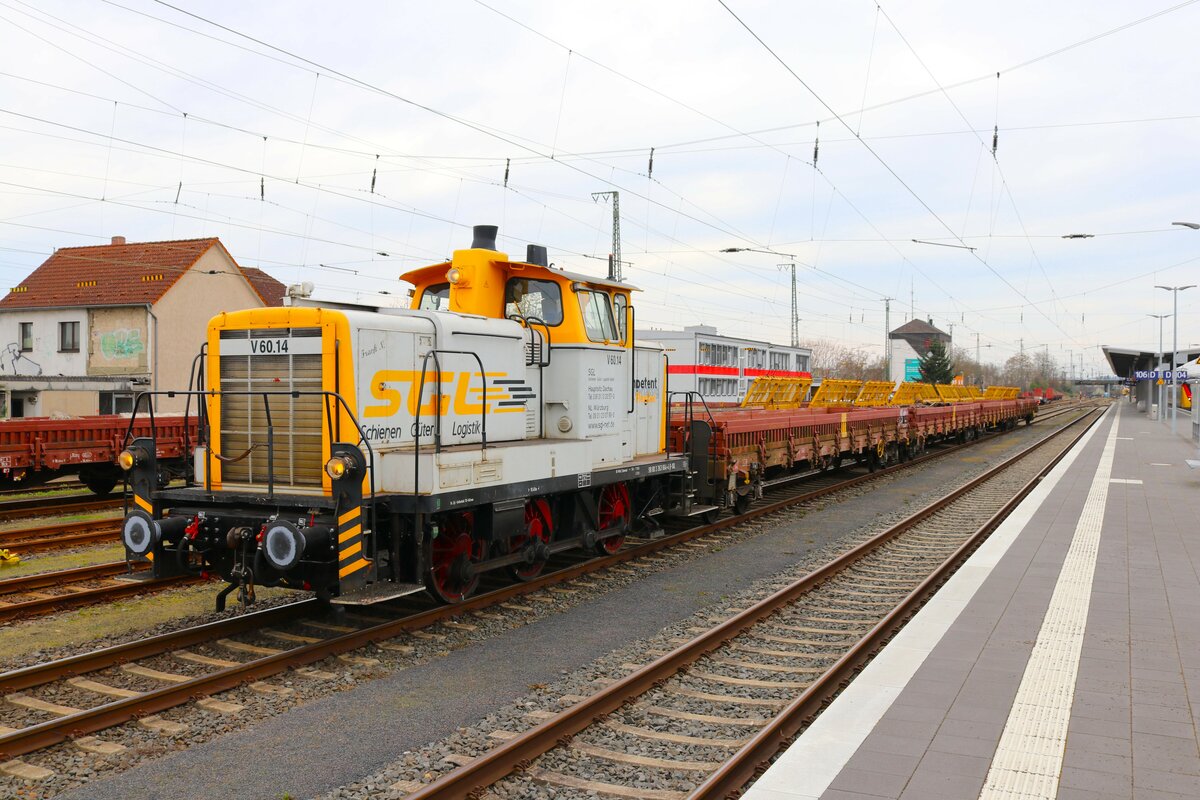 SGL V60.14 (363 664-4) am 10.03.24 in Hanau Hbf mit Flachwagen