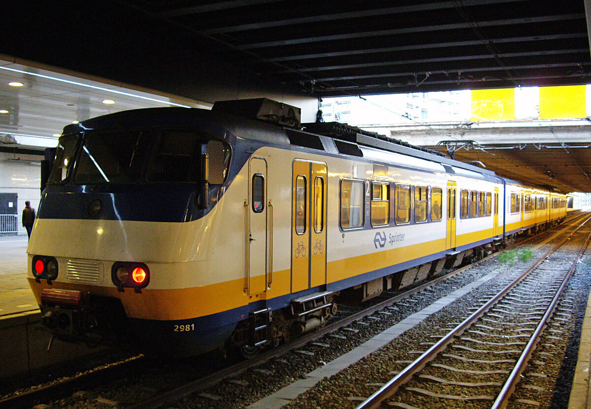 SGMm Sprinter 2981, Den Haag Centraal, 30.8.2011. 