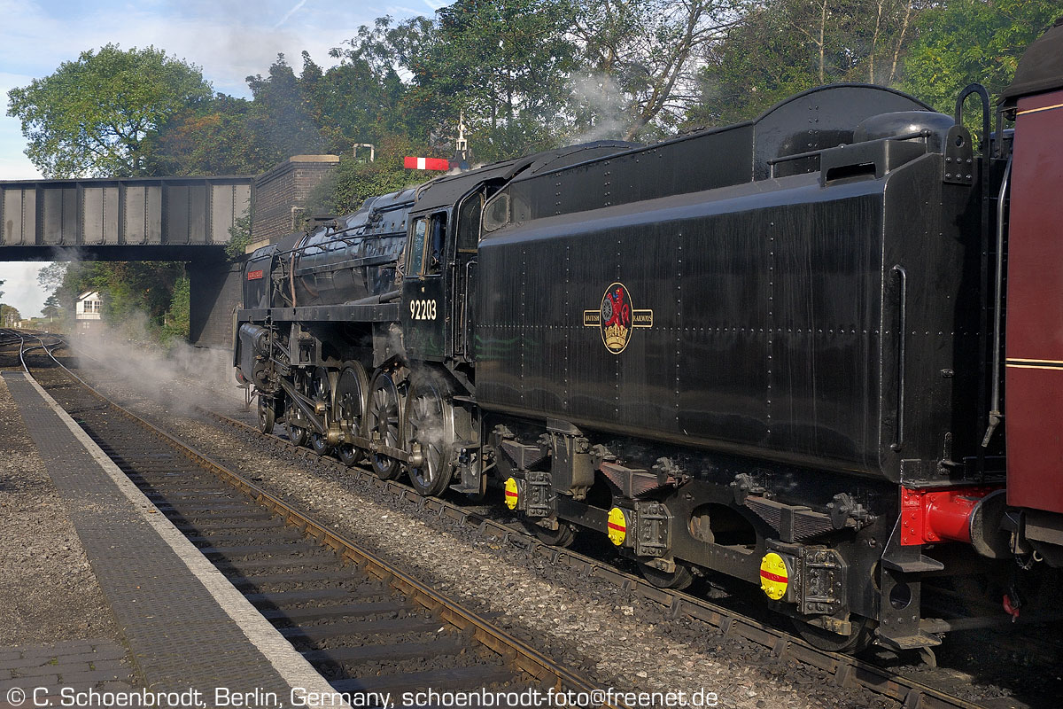 Sheringham, North Norfolk Railway, Class 9F 2-10-0 Dampflok No. 92203  Black Prince , abfahrbereit mit dem Zug nach Holt 2014,09,25