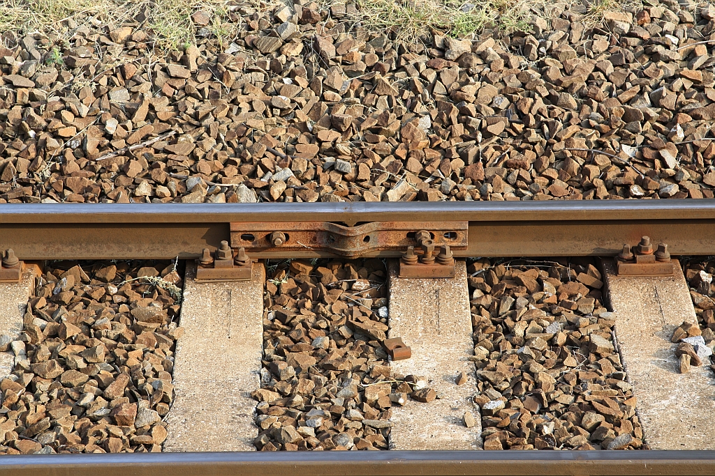Sicher ist Sicher, doppelte Schienenverbindung im Bahnhof Hradcovice am 08.September 2018.