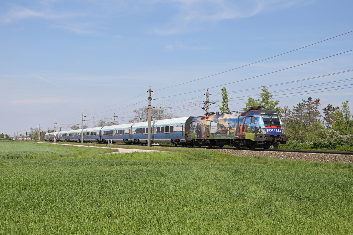  Sicherheitslok  1116.157 mit  Ski-Austria  Garnitur als RJ-657 zwischen Felixdorf und Theresienfeld am 1.5.17