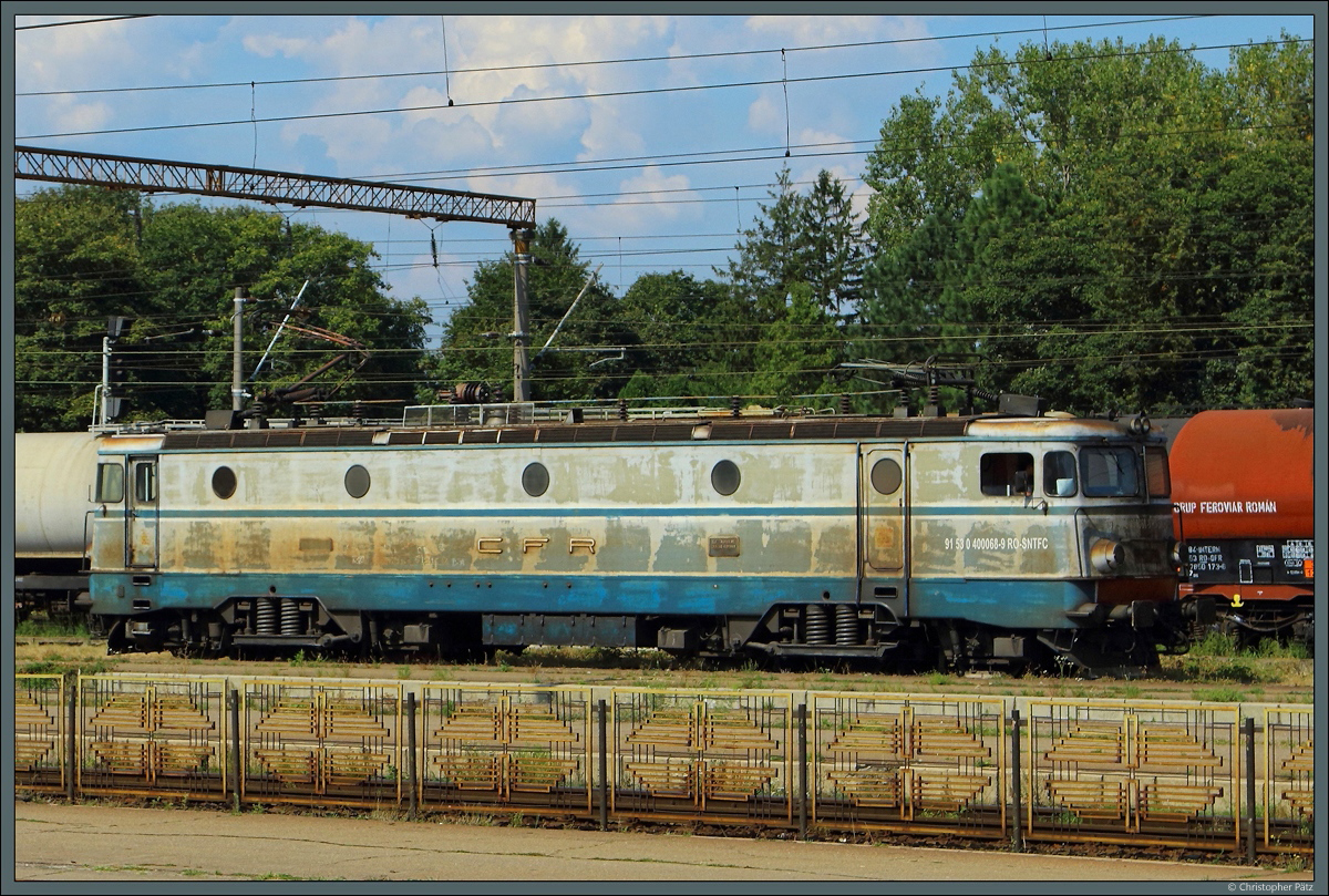 Sichtlich Patina angesetzt hat 40 0068-9 der CFR. Sie hat am 03.09.2019 einen Regiozug nach Brașov gebracht und setzt nun um.