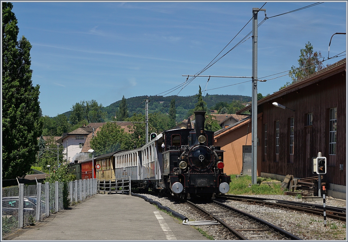 Sieben auf einen Streich: die JS/BAM G 3/3 N° 6 verlässt am Schluss des Extrazugs für die Reisenden der  141R568 - Fahrt  den Bahnhof von Blonay in Richtung Vevey. 

8. Juni 2019
