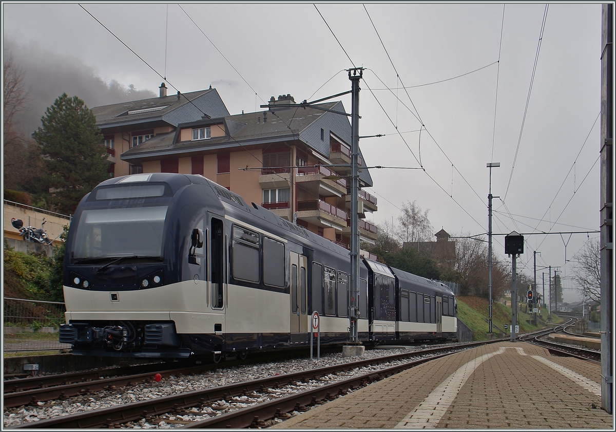 Sieht aus wie frisch ausgepackt: Ein nummernloser SURF (Srie Unifie Romande pour Rseau Ferr mtrique) ABeh 2/6 MOB / MVR in Chernex. Morgen, am 11.12.15 wird ein solcher Zug in St-Lgier eingeweiht.
8. Dez. 2015