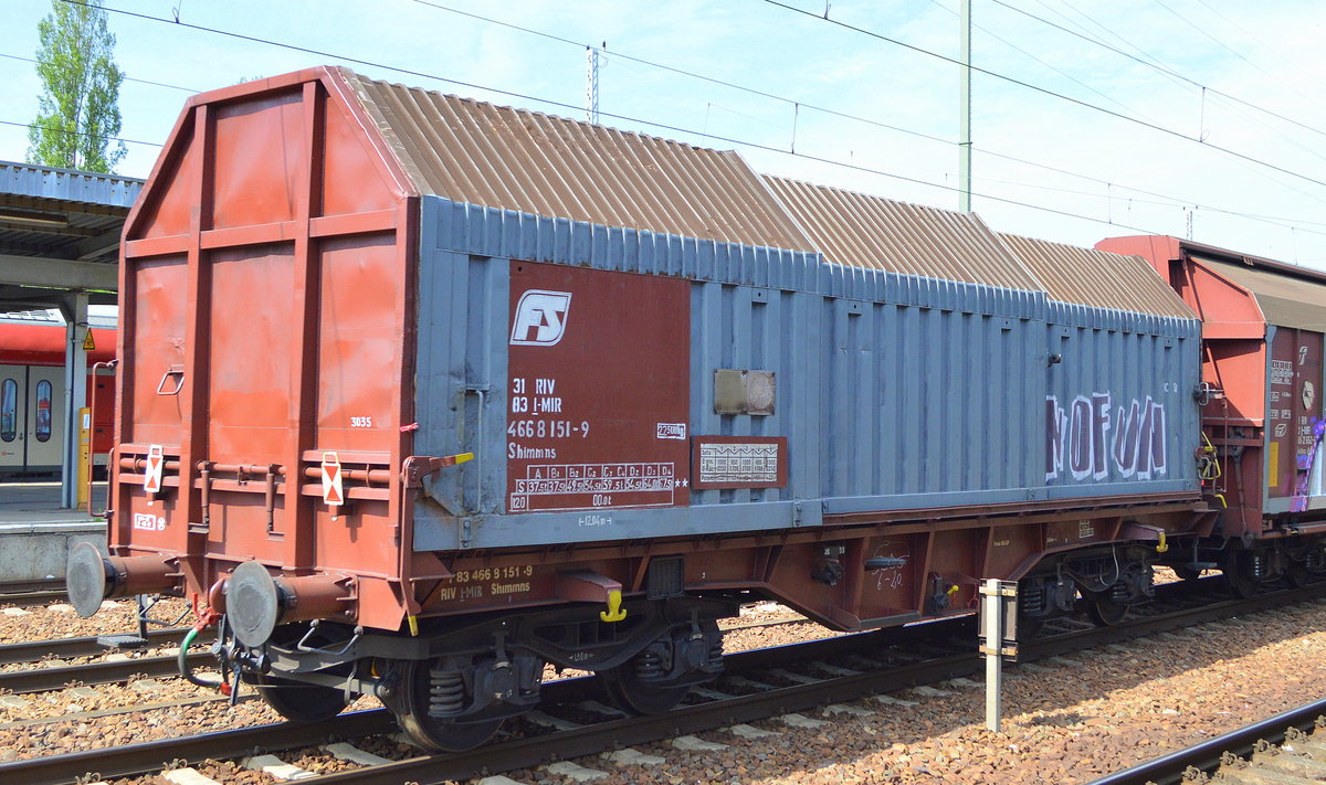 Sieht man nicht alle Tage bei uns im Nordosten, ein italienischer Drehgestell-Flachwagen mit Teleskophauben für Coiltransporte vom Einsteller Mercitalia Rail S.r.I. mit der Nr. 31 RIV 83 I-MIR 4668 151-9 Shimmns am 18.06.20 Bf. Flughafen Berlin Schönefeld.