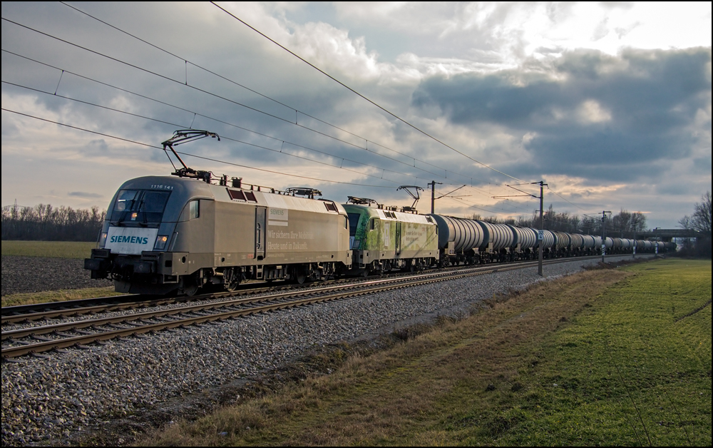  Siemens  1116 141 und  Green Points  1016 023 bespannten am 18.01.2015 den RID 48438 von Jesenice nach Krems. Aufgenommen wurde das Tandem um 14:41 Uhr mit einer Verspätung von satten 507 Minuten bei Wampersdorf.