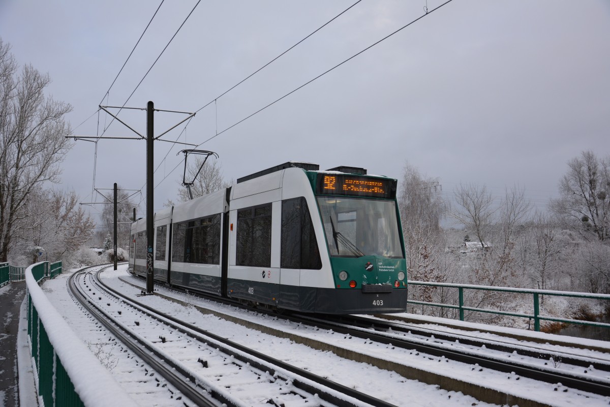 Siemens Combino 403  Freiburg im Breisgau  unterwegs auf der Linie 92 am 26.12.2014 Bisamkiez.
