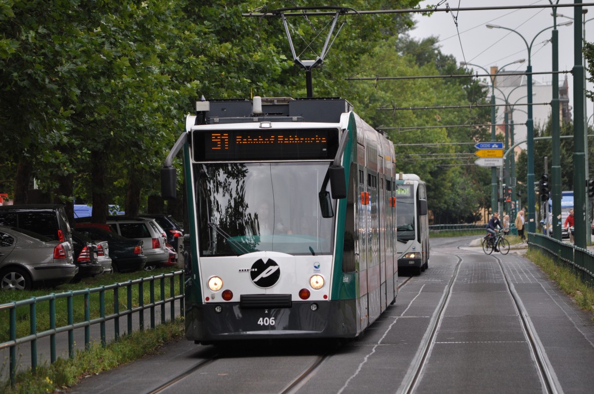 Siemens Combino Tz 406  Erfurt  auf der Linie 91 zum Bahnhof Rehbrcke. Aufgenommen Luisenplatz Sd am 21.08.2013.