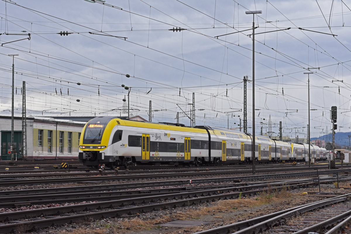 Siemens Desiro 1462 010-8 verlässt den badischen Bahnhof. Die Aufnahme stammt vom 28.12.2020.