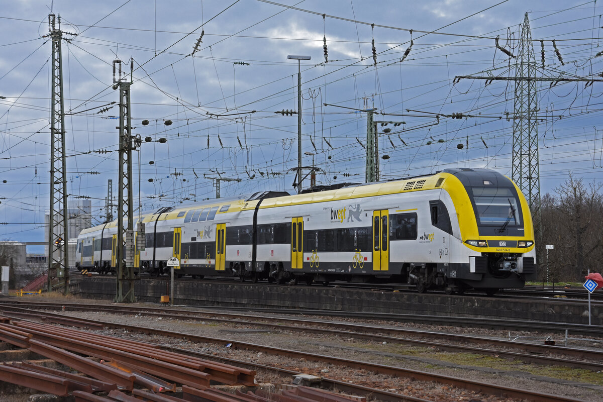Siemens Desiro 1462 514-9 fährt beim badischen Bahnhof ein. Die Aufnahme stammt vom 06.02.2022.