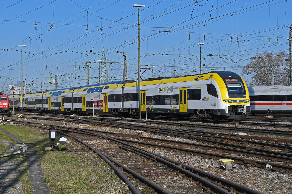 Siemens Desiro 1462 515-6 fährt am 07.02.2023 beim badischen Bahnhof ein.