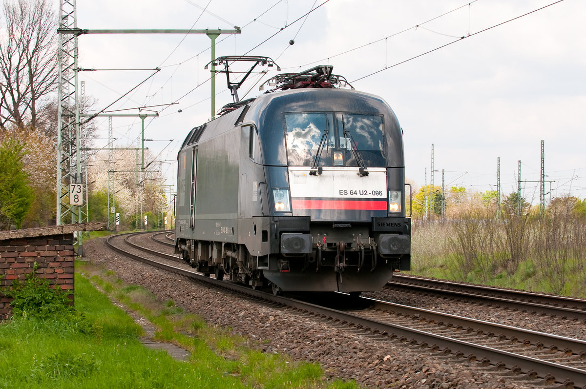 Siemens E-Lok BR 182 Taurus ES 64 U2-096. Aufgenommen in Porz-Wahn am 13.4.2019. Aufgenommen am 13.4.2019.
