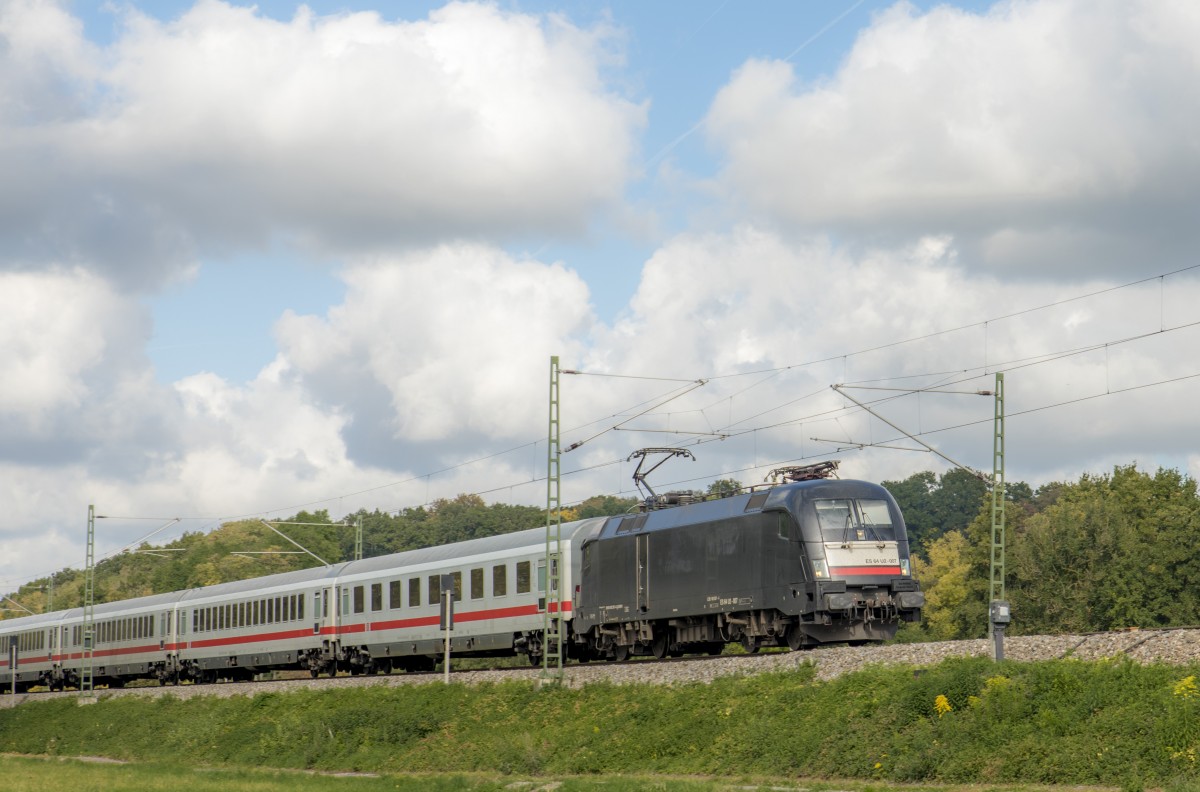 Siemens ES 64 U2-007 im Personenverkehr Bruchsal Richtung Stuttgart. Aufgenommen in  Gondelsheim am 08.10.15