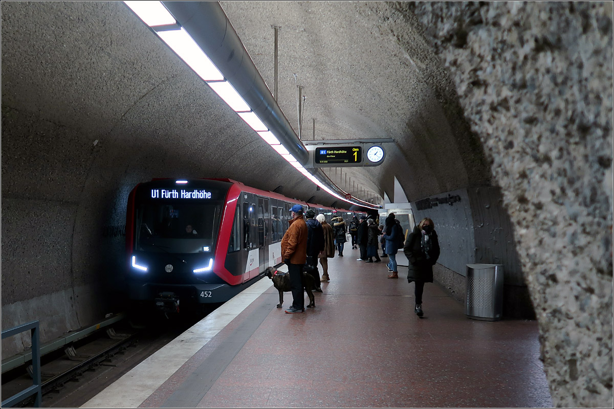 Siemens G1-U-Bahnzug - 

... in der Station Lorenzkirche in Nürnberg.

18.02.2022 (M)
