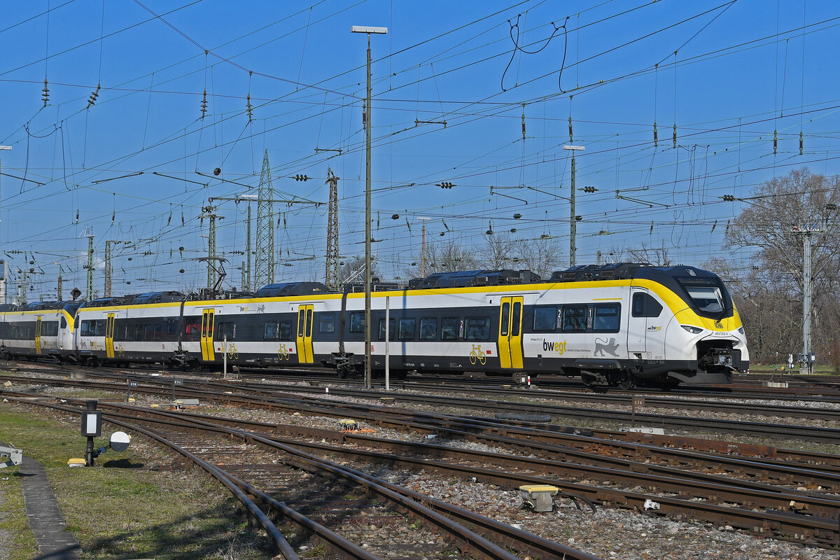 Siemens Mireo 463 522-3 fährt am 07.02.2023 beim badischen Bahnhof ein.