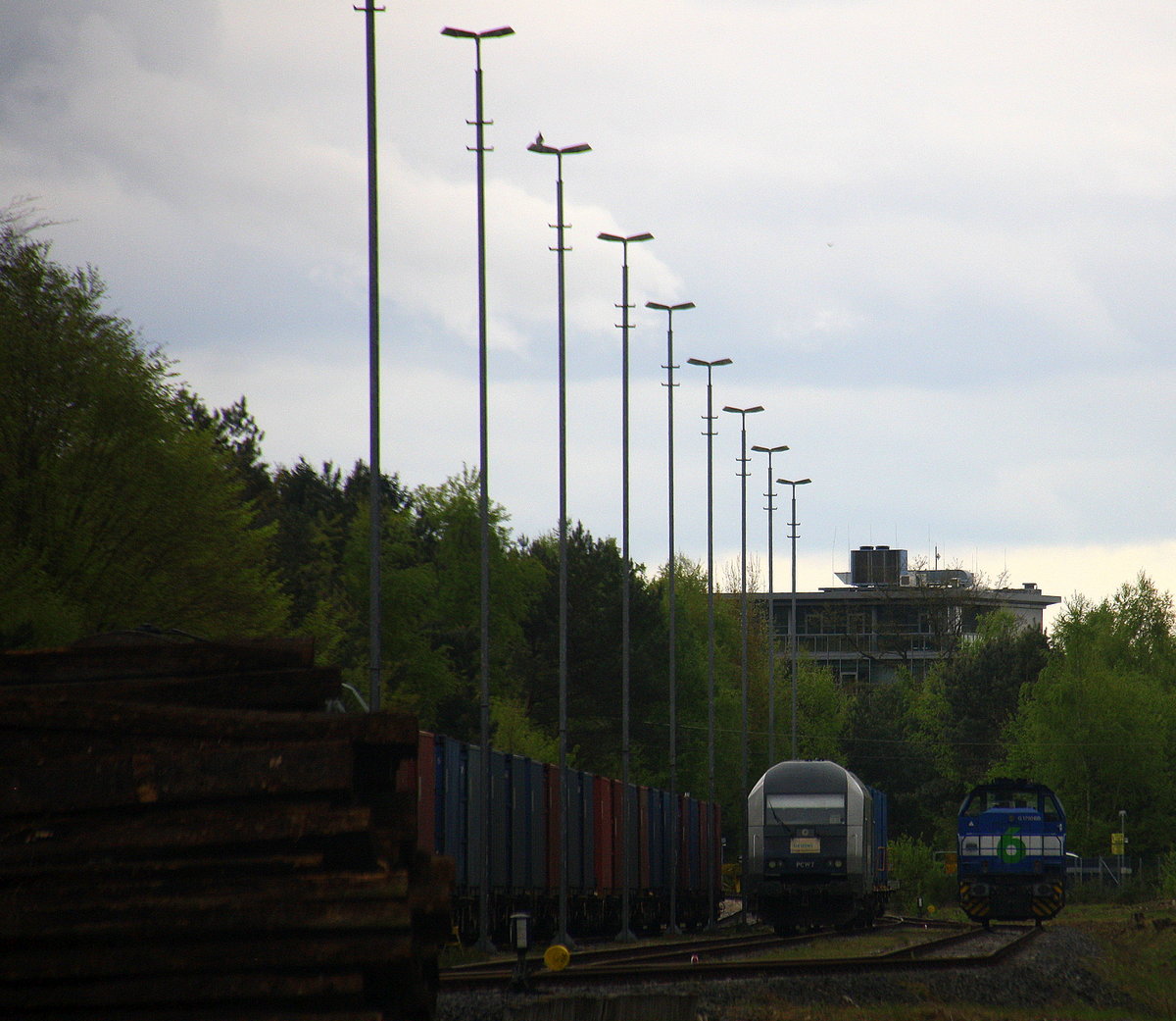 Siemens PCW7 ER20-2007 und die G 1700 BB stehen in Wegberg-Wildenrath.
Aufgenommen durch den Zaun  von dem Siemens-Prüfcenter Wegberg-Wildenrath .
Bei Wolken am Nachmittag vom 1.5.2017.
