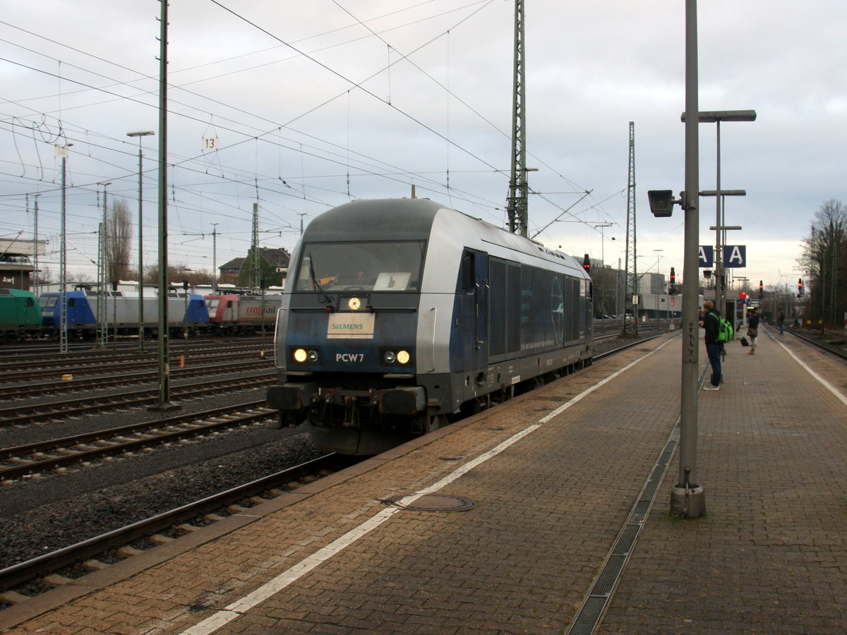 Siemens PCW7 ER20-2007 kommt aus Richtung Aachen-Hbf,Aachen-Schanz und fährt durch Aachen-West in Richtung Laurensberg,Richterich als Lokzug aus Aachen-Nord nach  Wegberg  Kohlscheid,Herzogenrath,Hofstadt,Finkenrath,Rimburg,Übach-Palenberg,Zweibrüggen,Frelenberg,Geilenkirchen,Süggerrath,Lindern,Brachelen,Hückelhoven-Baal,Baal,Erkelenz,Herrath,Beckrath,Wickrath.  
Aufgenommen vom Bahnsteig in Aachen-West. 
Bei Wolken am Kalten Nachmittag vom 9.1.2017.