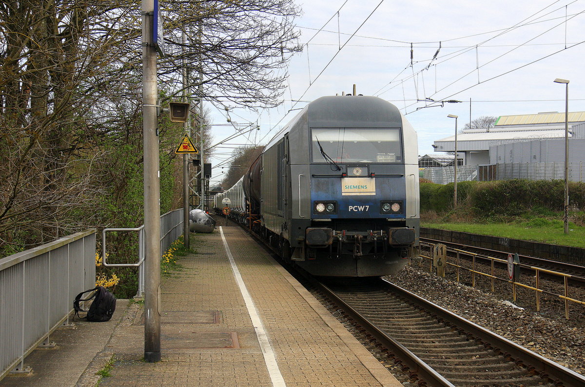 Siemens PCW7 ER20-2007 kommt die Kohlscheider-Rampe hoch mit einem englischer Triebwagen nach Aachen-Talbot  aus Richtung Rheydt,Wickrath,Beckrath,Herrath,Erkelenz,Baal,Hückelhoven-Baal,Brachelen,Lindern,Süggerrath,Geilenkirchen,Frelenberg,Zweibrüggen,Übach-Palenberg,Rimburg,Finkenrath,Hofstadt,Herzogenrath und fährt durch Kohlscheid in Richtung Richterich,Laurensberg,Aachen-West,Aachen-Schanz,Aachen-Hbf,Aachen-Rothe-Erde.
Aufgenommen von Bahnsteig 2 in Kohlscheid.
Bei Sonnenschein und Wolken am Vormittag vom 30.3.2017.
