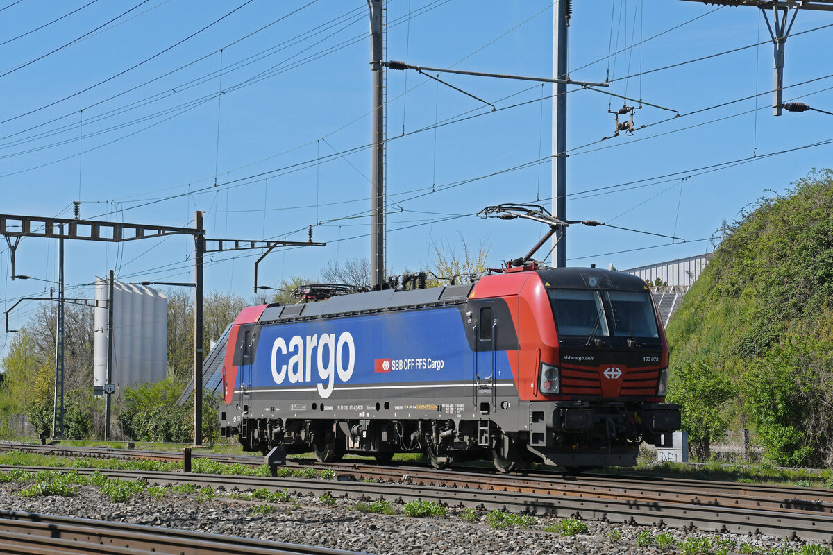 Siemens Vectron 193 073-4 durchf�hrt am 07.04.2026 solo den Bahnhof Pratteln.