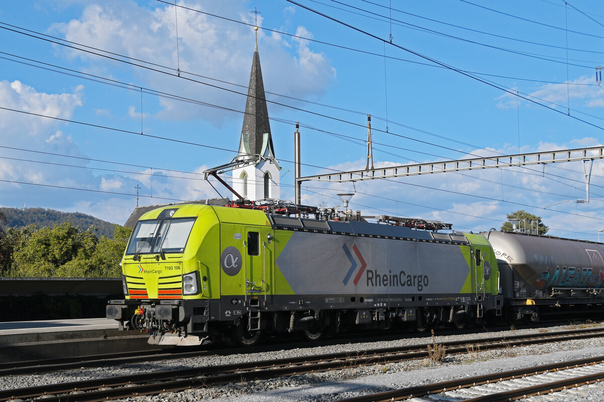 Siemens Vectron 193 106-0 durchf�hrt am 05.10.2026 den Bahnhof Kaiseraugst.