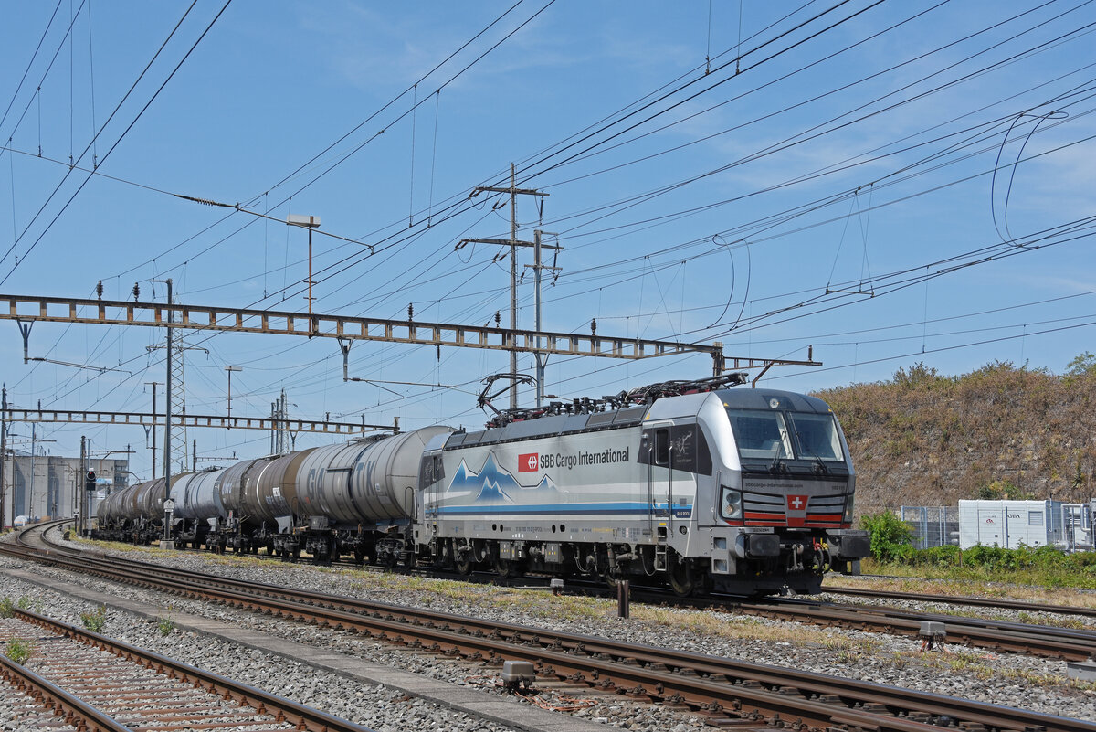 Siemens Vectron 193 111-2 durchf�hrt am 16.07.2026 den Bahnhof Pratteln.