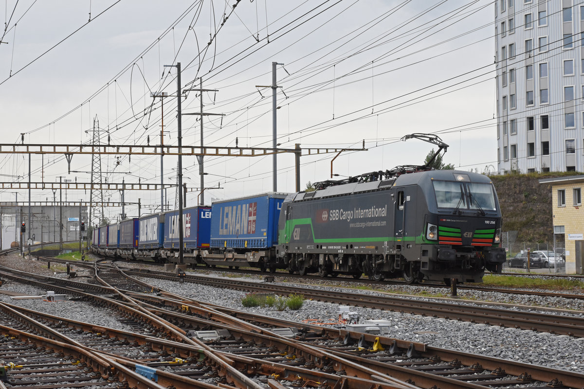 Siemens Vectron 193 256-5 durchfährt den Bahnhof Pratteln. Die Aufnahme stammt vom 05.09.2019.