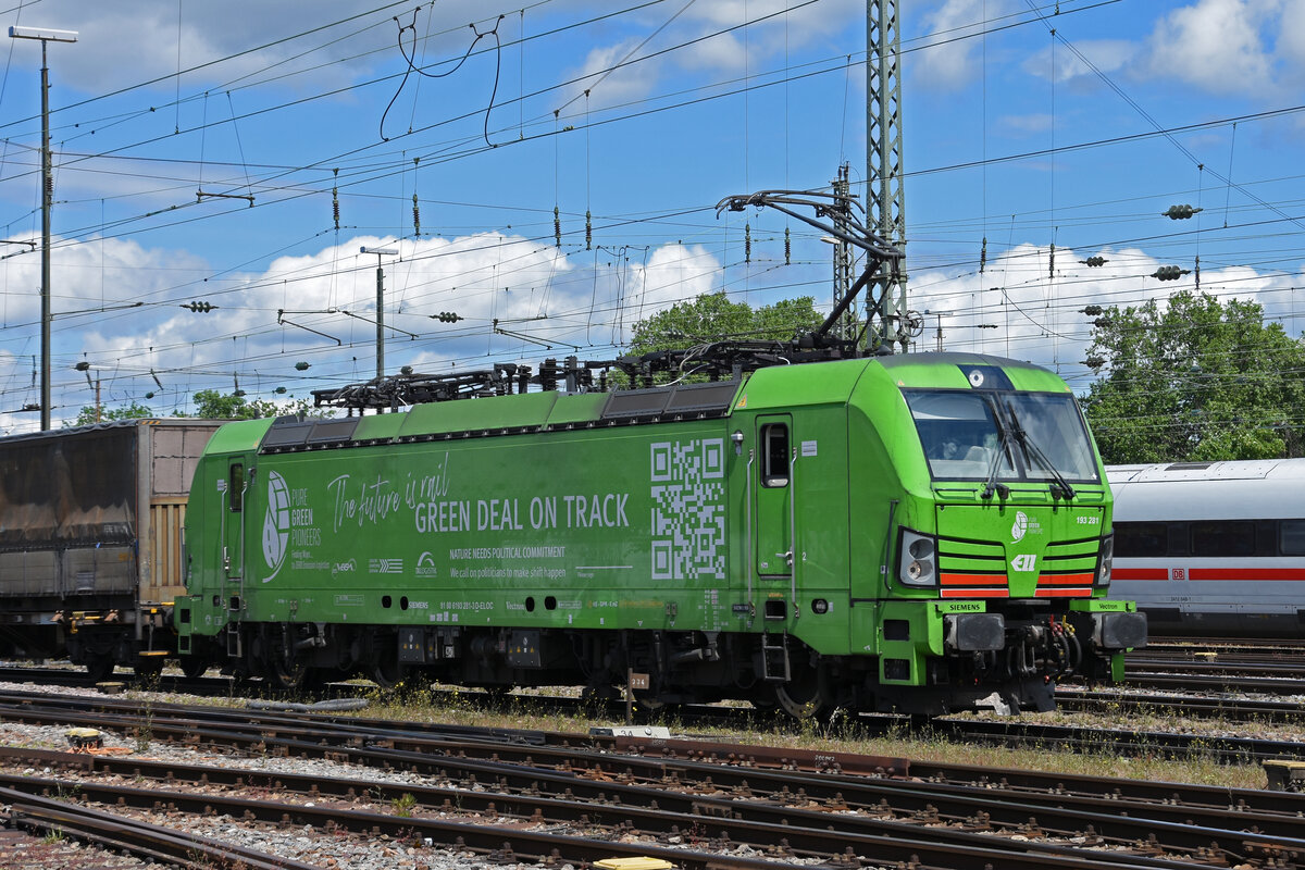 Siemens Vectron 193 281-3 durchfährt den badischen Bahnhof. Die Aufnahme stammt vom 24.05.2022.