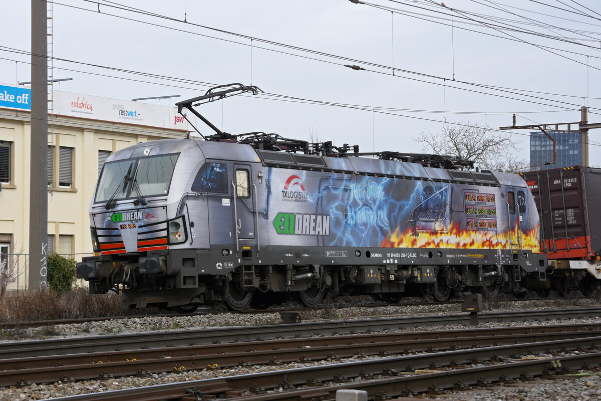 Siemens Vectron 193 282-1 durchfährt den Bahnhof Pratteln. Die Aufnahme stammt vom 02.03.2022