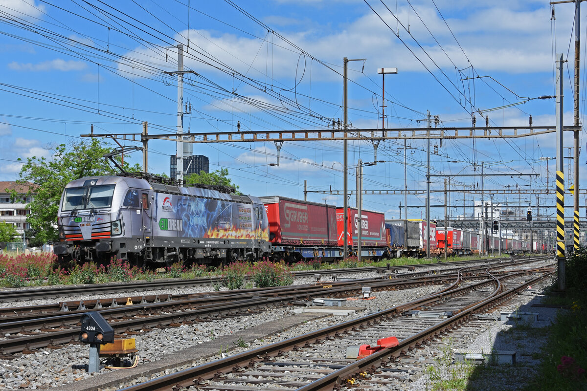 Siemens Vectron 193 282-1 durchfährt den Bahnhof Pratteln. Die Aufnahme stammt vom 27.05.2022.