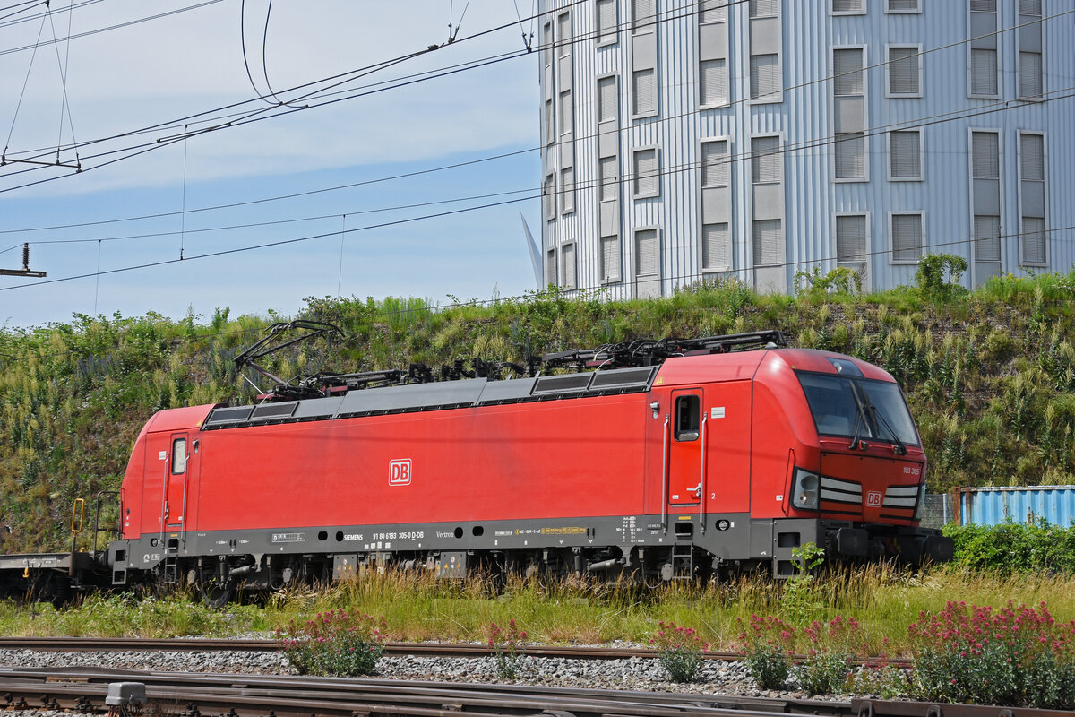Siemens Vectron 193 305-0 der DB durchfährt den Bahnhof Pratteln. Die Aufnahme stammt vom 12.06.2021.