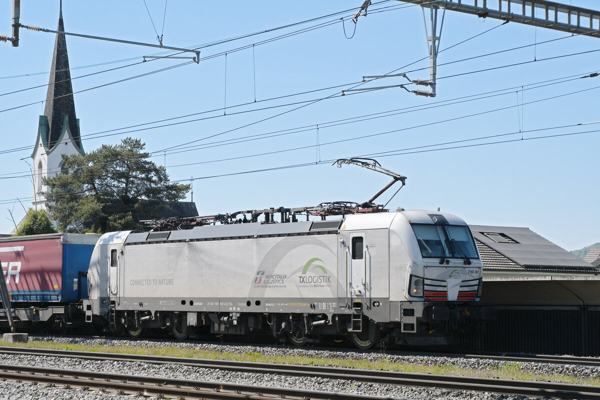 Siemens Vectron 193 307-4 durchf�hrt am 23.04.2026 den Bahnhof Kaiseraugst.