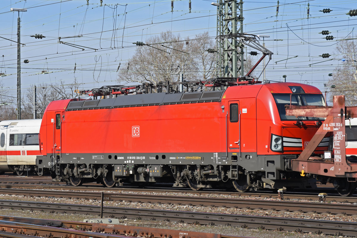 Siemens Vectron 193 330-8 durchfährt den badischen Bahnhof. Die Aufnahme stammt vom 22.03.2019.
