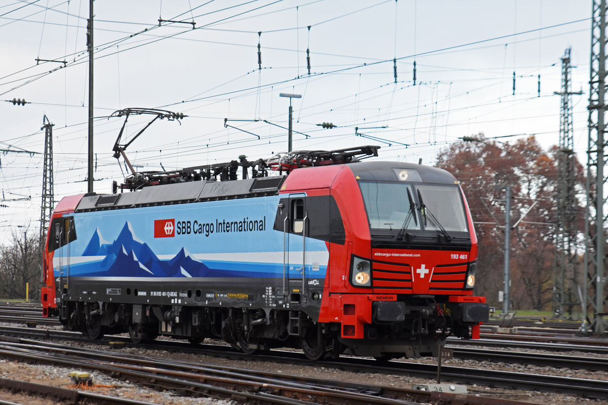 Siemens Vectron 193 461-1 durchfährt den badischen Bahnhof. Die Aufnahme stammt vom 15.11.2018.